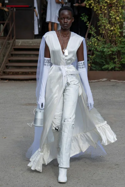 Look 3